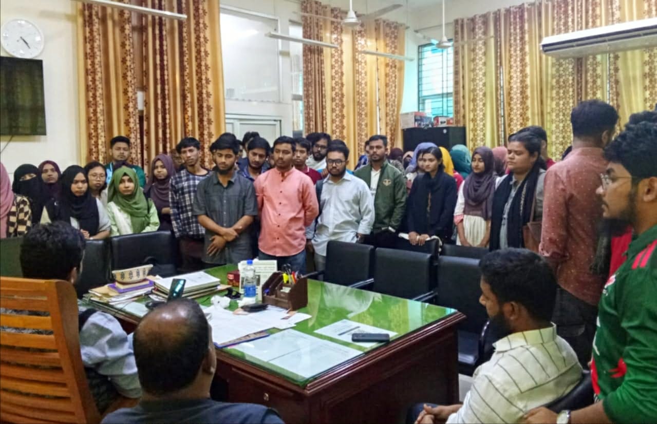 ভাসানী বিশ্ববিদ্যালয়ে শিক্ষিকাকে নিয়ে অপপ্রচারের প্রতিবাদে ক্লাস ও পরিক্ষা বর্জন