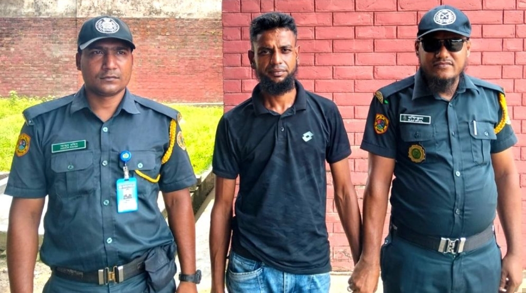 মাগুরায় কারাগারে বন্দি স্ত্রীরকে গাঁজা দিতে গিয়ে স্বামী আটক