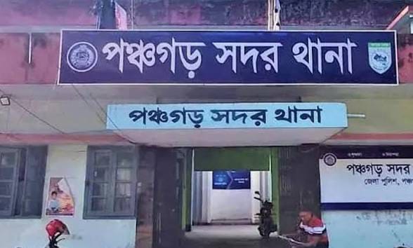 পঞ্চগড়ে নিষিদ্ধ ঘোষিত সংগঠনের পোস্টার লাগানোর অভিযোগে ২৩ জনের নামে মামলা, অজ্ঞাত আরও ৭০-৮০ জন আসামি।