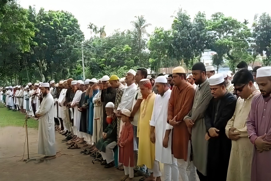 পঞ্চগড়ে  সাবেক ভারপ্রাপ্ত রাষ্ট্রপতি, সাবেক স্পিকার, সাবেক মন্ত্রী ও বিএনপির স্থায়ী কমিটির সদস্য ব্যারিস্টার জমির উদ্দীন সরকারের গায়েবানা জানাজা অনুষ্ঠিত, হাজারো মানুষের ঢল।