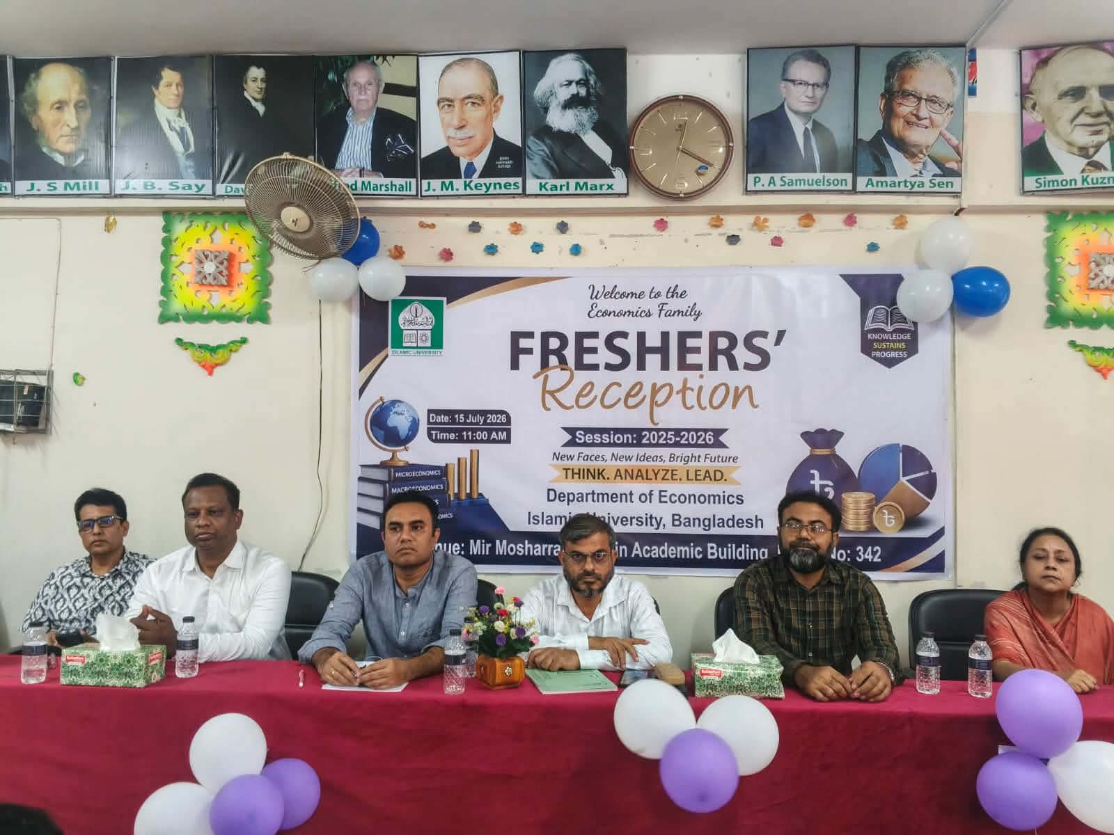 নবীন শিক্ষার্থীদের বরণ করে নিল ইবির অর্থনীতি বিভাগ