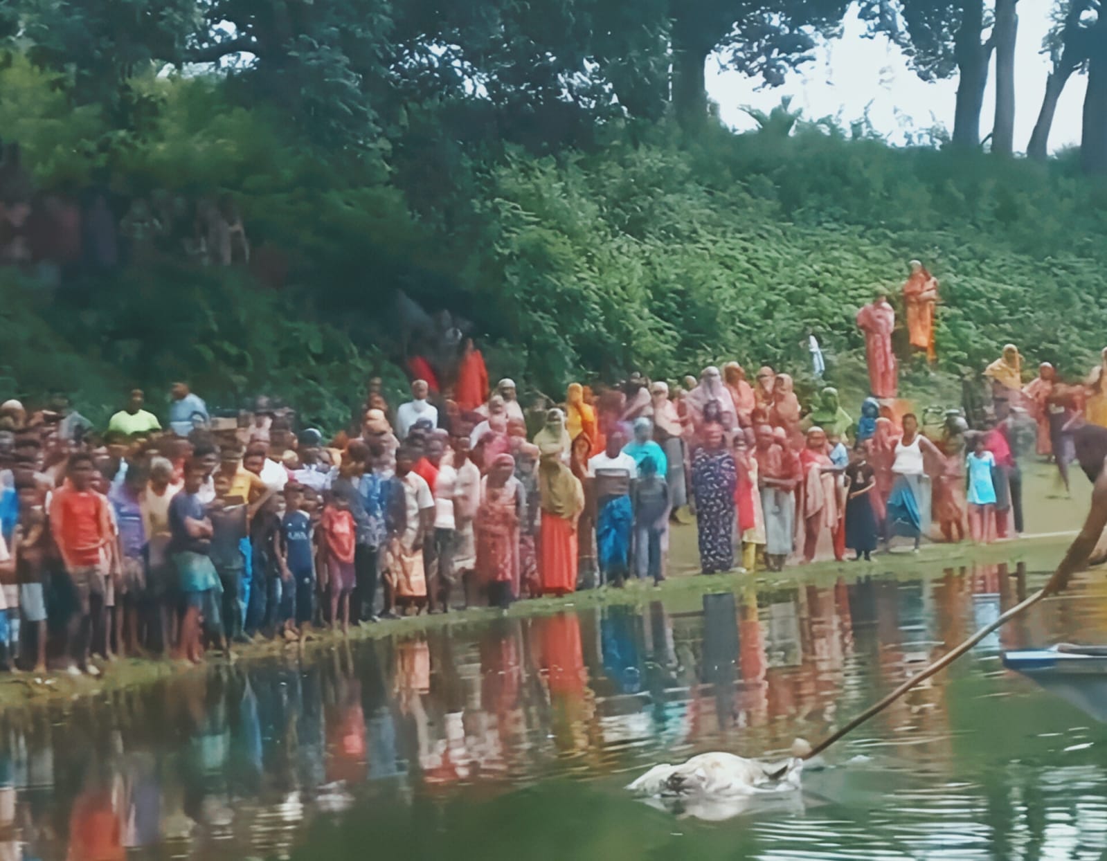 পঞ্চগড় সদরের ঐতিহাসিক মহারাজার দিঘি থেকে অজ্ঞাতপরিচয় এক ব্যক্তির মরদেহ উদ্ধার, সাথে পাওয়া গেছে চিরকুট