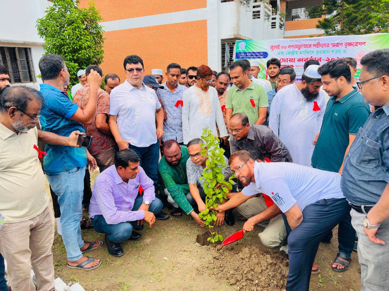 ইবিতে জুলাই শহীদদের স্মরণে বৃক্ষ রোপণ কর্মসূচি